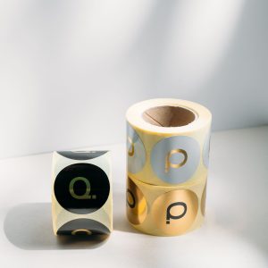 logo sticker luxe